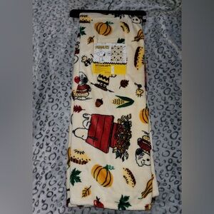 New Peanuts Snoopy Charlie Brown Fall Thanksgiving Soft Plush Throw Blanket